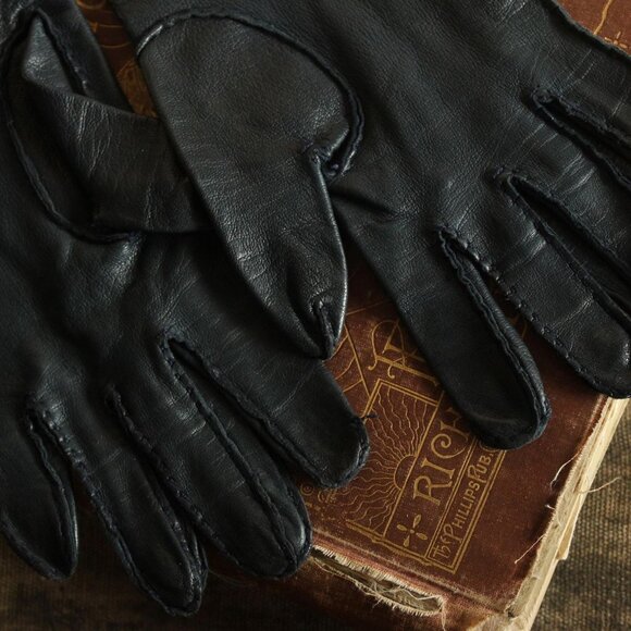 Vintage 1950s Gloves, Size 7 Navy Blue Leather Wrist Or Matinee Length Gloves - Picture 7 of 13